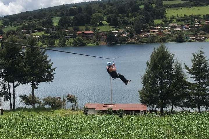 Lanzamiento en tirolina