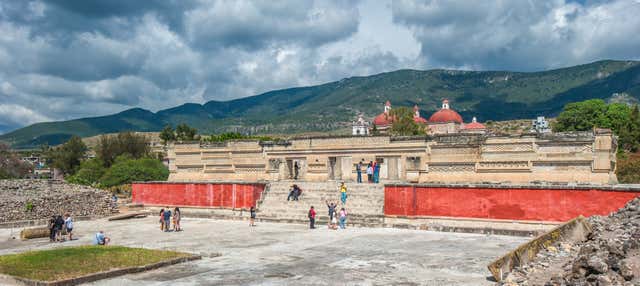 Mitla, Teotitlán del Valle y fábrica de Mezcal