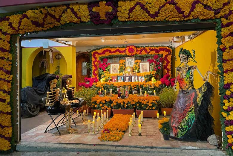 Un altar hecho en una de las casas del barrio