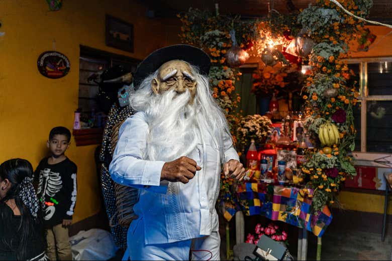 Vedremo costumi tradizionali e maschere elaborate