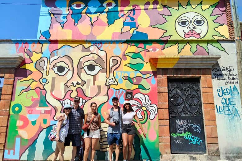 Una foto con un mural de Jalatlaco
