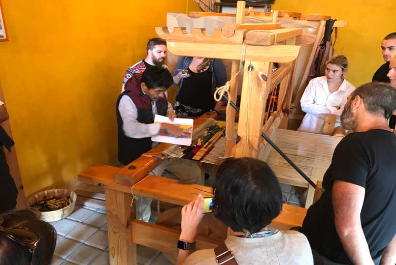 Trabajando en un telar en Teotitlán del Valle