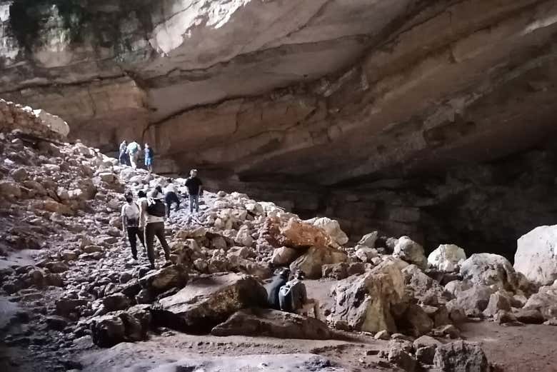 Nos adentraremos en las grutas de San Sebastián