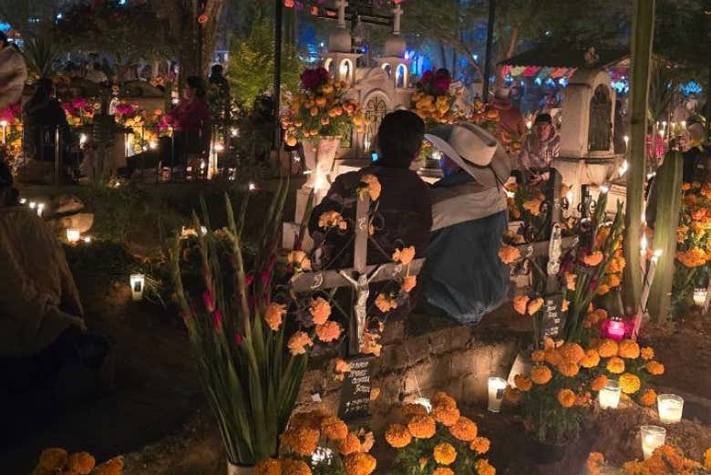 Día de Muertos en el panteón de Atzompa
