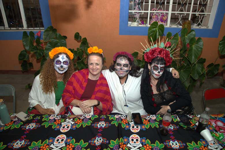 Vestidas para la fiesta del Día de Muertos