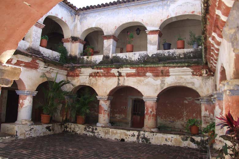 Pequeño claustro del excovento de San Jerónimo Tlacochahuaya