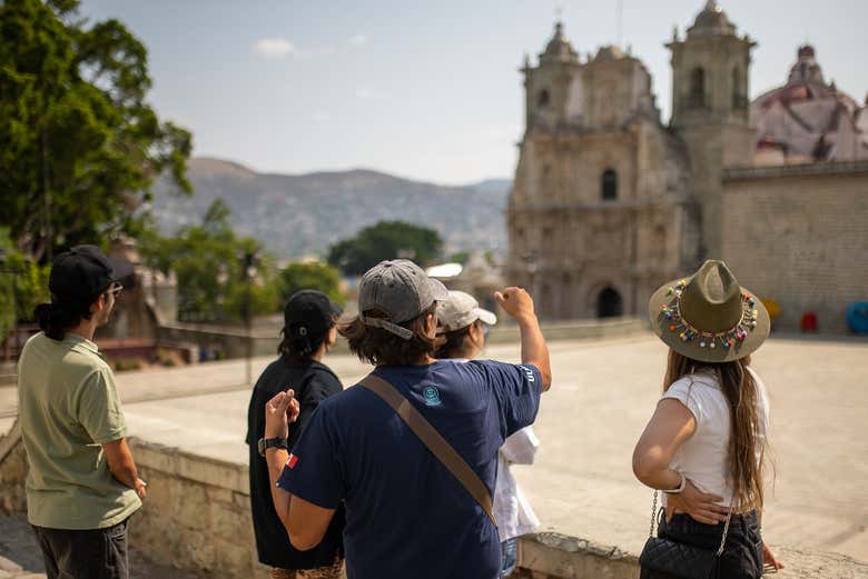 Contemplando la Basilica di Nuestra Señora de la Soledad