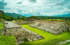 Tlacolula de Matamoros, San Jerónimo Tlacochahuaya y Yagul 