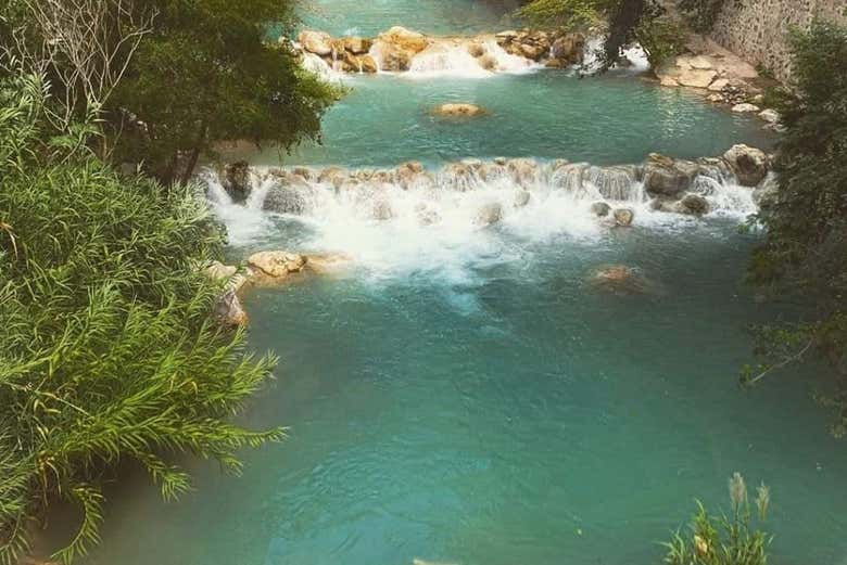 Aguas turquesas de las grutas de Tolantongo