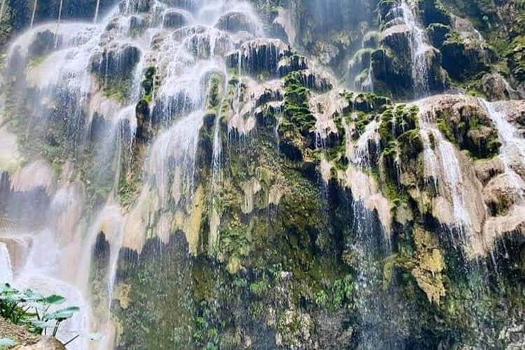 Cascadas en las grutas de Tolantongo