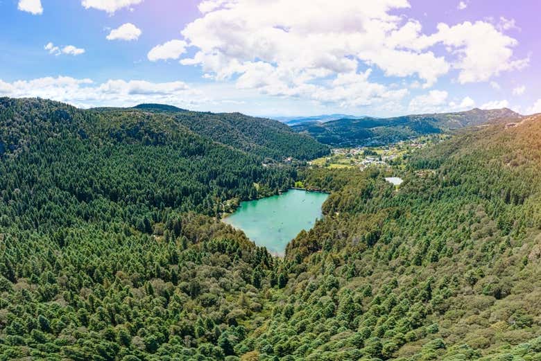 Vista aérea de la presa El Cedral y la naturaleza que la rodea