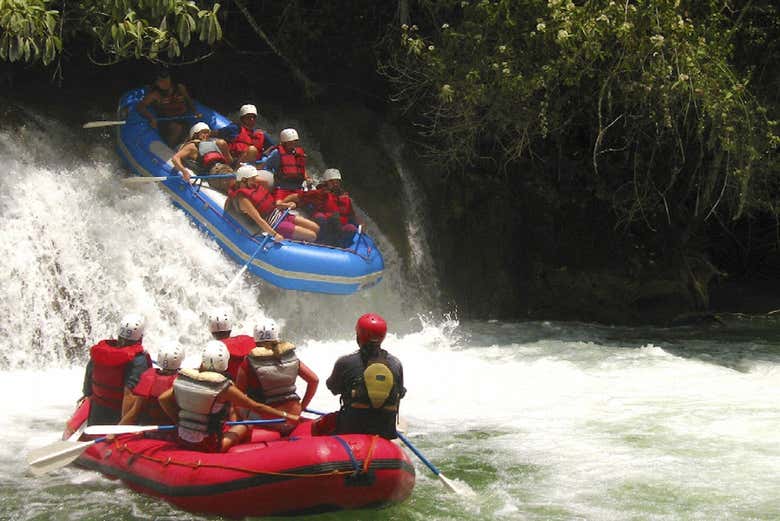 Disfrutando de la experiencia de rafting