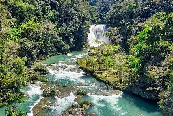 ¡Espectacular caída de agua!