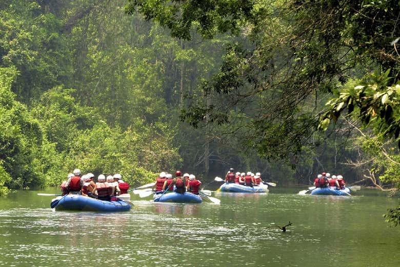 Balsas de rafting en el río Lacanjá