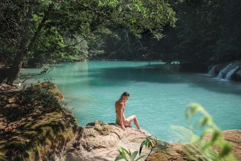 Moment de tranquillité près de la cascade