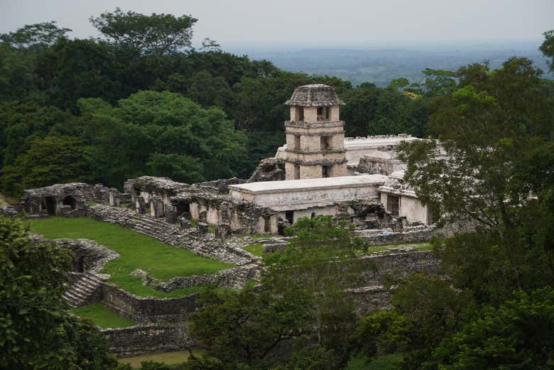 Exploration du site archéologique de Palenque