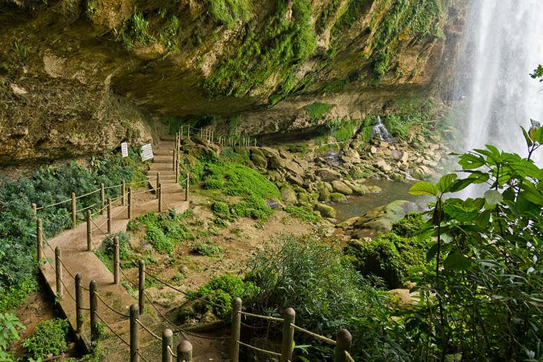 El sendero de cascada Misol-Ha