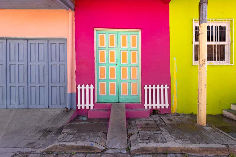 Fachadas coloridas en Flores