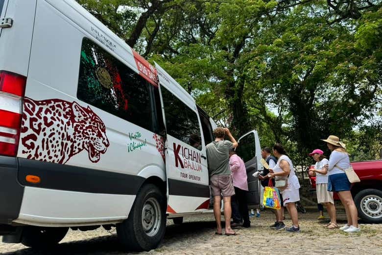 Subiendo al minibús