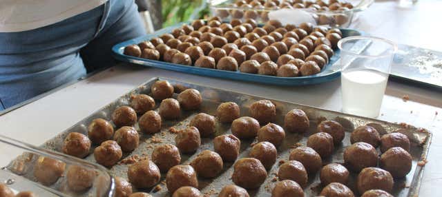 Cata de vinos y dulces parreños