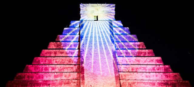 Espectáculo de luz y sonido en Chichén Itzá + Valladolid y cenote Hubiku