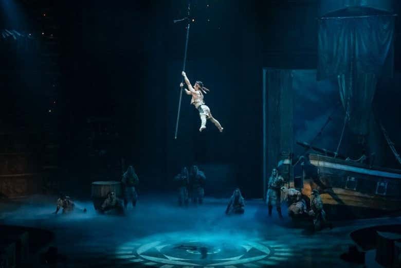 Acrobata em uma das cenas de JOYÀ