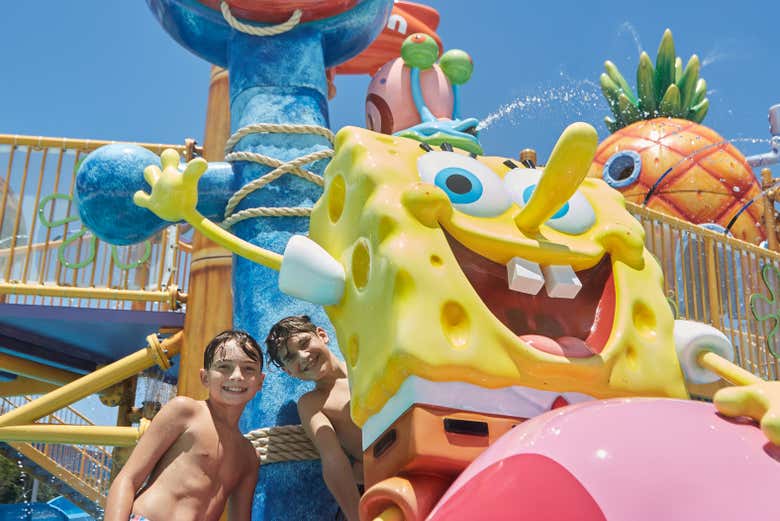 ¿Quién vive en la piña debajo del mar? ¡Bob Esponja!