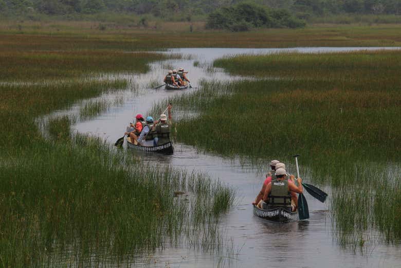 En la canoa por la laguna Dakini 