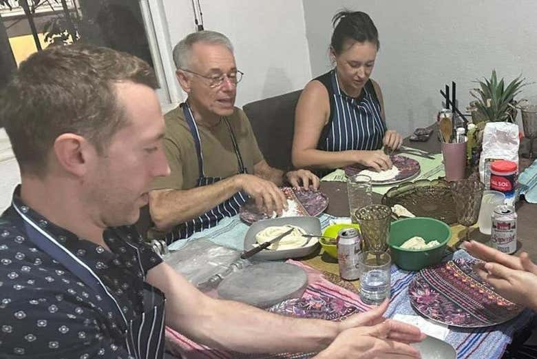 Durante la clase de cocina mexicana