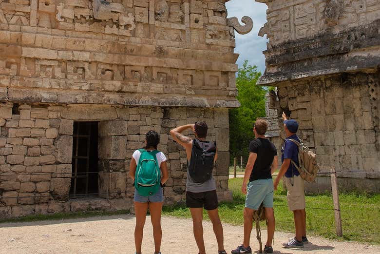 Fijándonos en cada detalle de las ruinas mayas