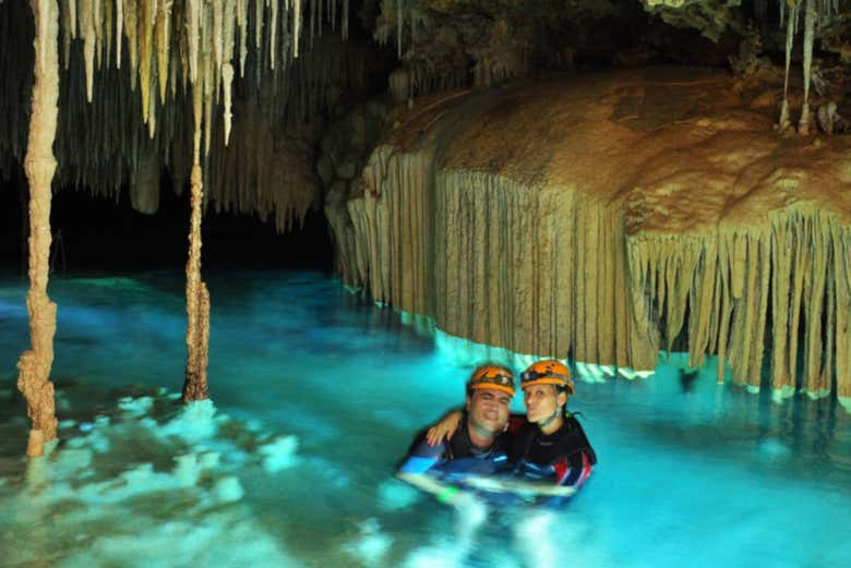 Disfrutando visita Río Secreto