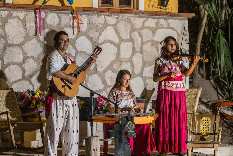 Espetáculo folclórico em Xoximilco