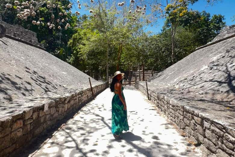 Paseando entre las ruinas mayas
