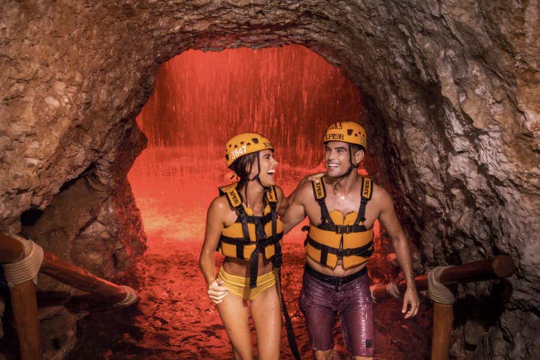 Explorando as grutas de Xplor