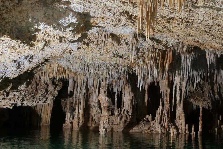 Zona interior da gruta do Rio Secreto