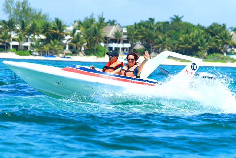 Rent a speed boat in Playa del Carmen