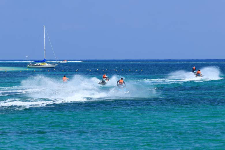 A bordo de las motos de agua