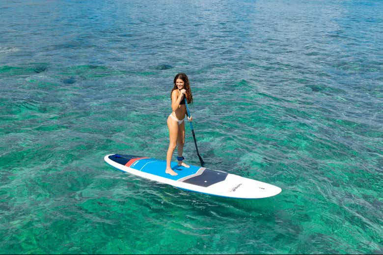 Remando en el paddle surf