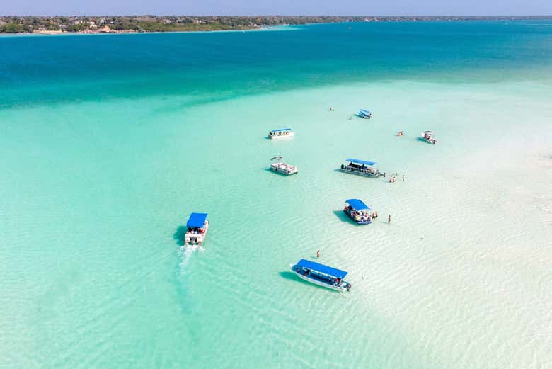 Paisagens incríveis na lagoa Bacalar