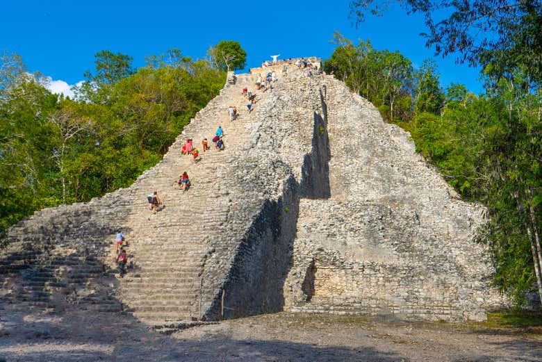 Subiremos na pirâmide Nohoch Mul, em Cobá