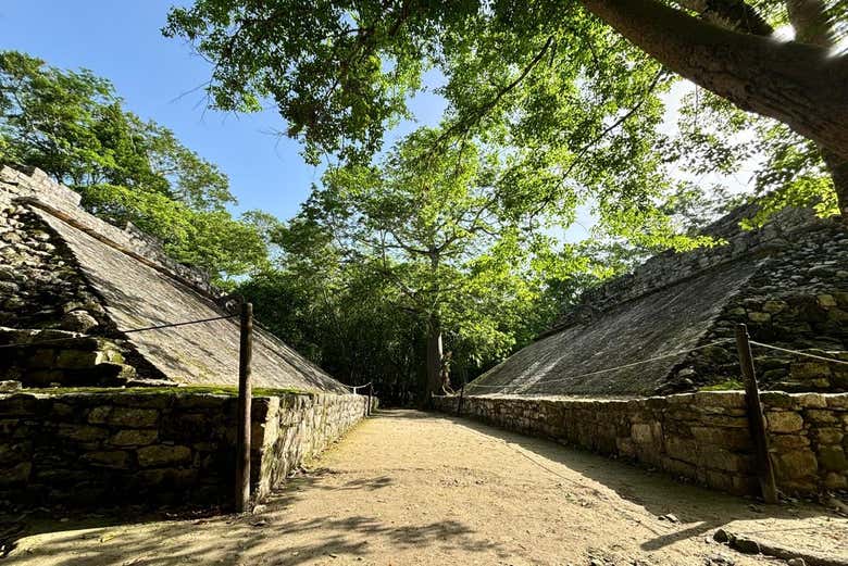 Visitando o sítio arqueológio de Cobá