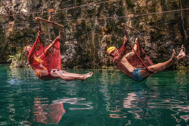 Tirolesas sob o rio