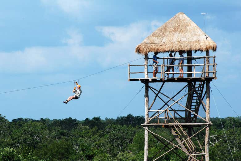 Tirolesas na selva maia