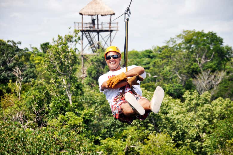Tirolinas en la selva maya