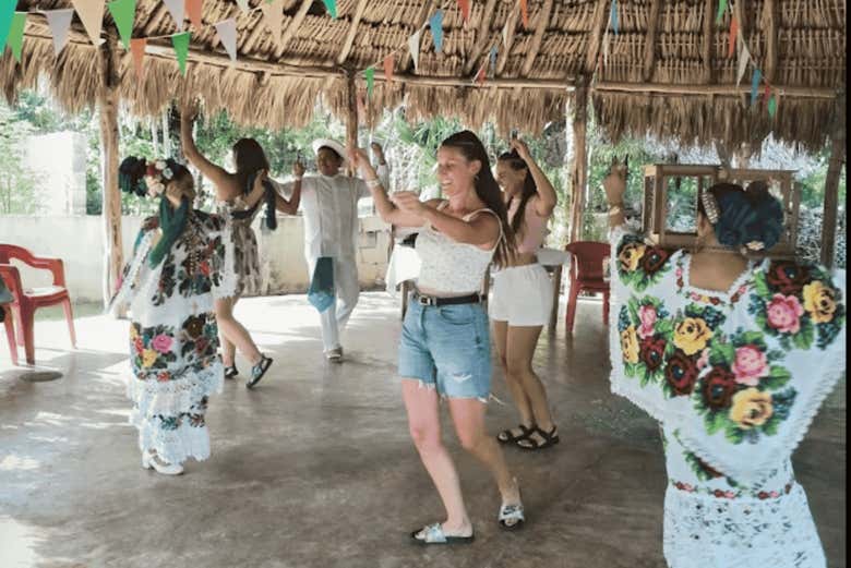 Aprenderemos sus bailes tradicional