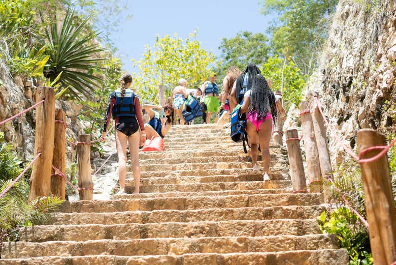 Você explorará três joias subterrâneas de águas cristalinas