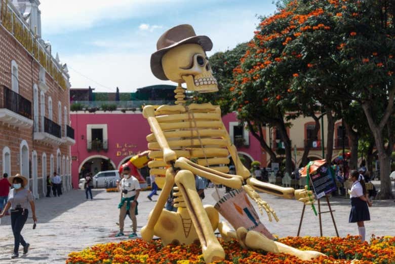 Admirez des catrinas monumentales à Atlixco