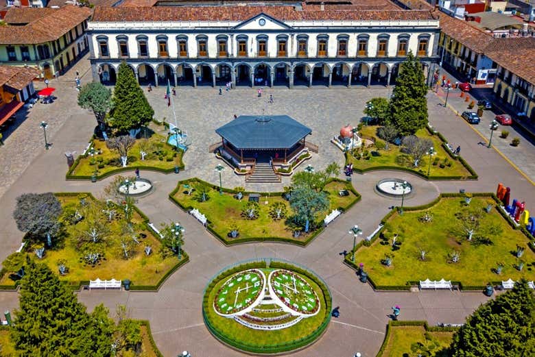 Plaza del reloj floral en Zacatlán