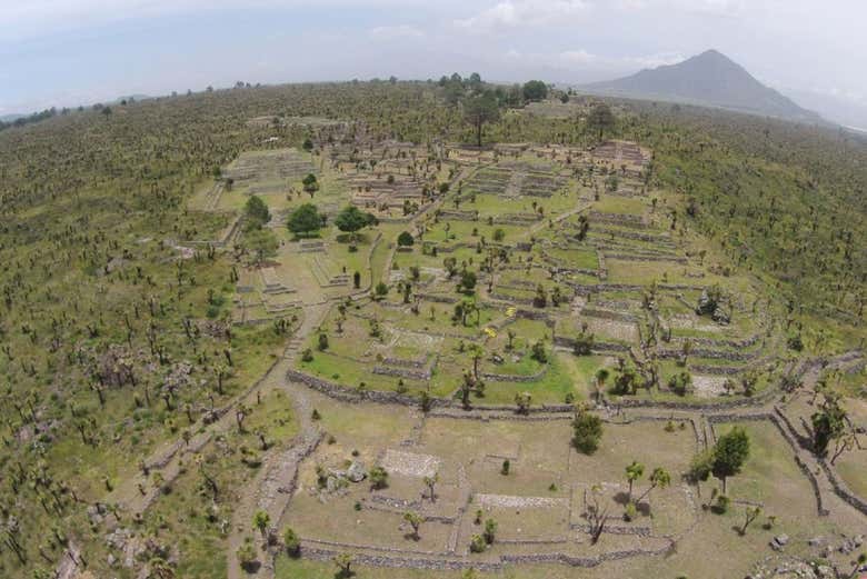 Exploraremos la zona arqueológica de Cantona