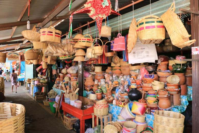 Artesanato em um mercado de Puerto Escondido